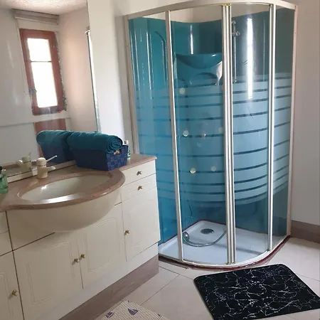 Cabanon En Autonomie Solaire 1 A 4 Personnes A 900 M Des Plages De Valras, Confort Simple Sans Equipements Energivores *