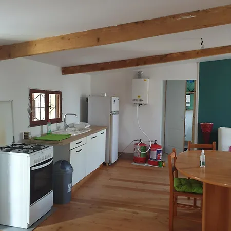 Cabanon En Autonomie Solaire 1 A 4 Personnes A 900 M Des Plages De Valras, Confort Simple Sans Equipements Energivores